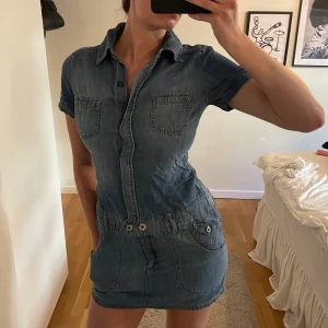 JEANSKLÄNNING  - Så snygg jeansklänning!