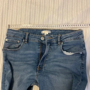 Bootcut jeans - Snygga fickor där bak, använda en gång. Storlek 164 men passar xs eller s, väldigt stretchiga 