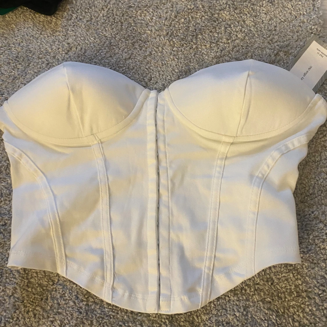 En vit Korsett  - 90