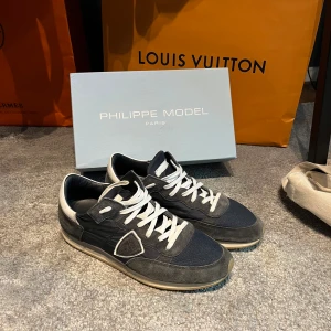 Philippe model  - Säljer mina Philippe model. Dem är 8,5/10 i skick, inga defekter. Kan gå ner i pris