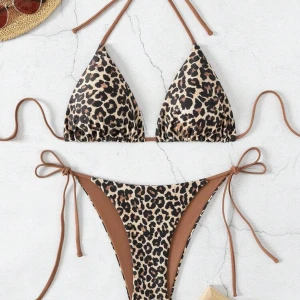 Bikini - As snygg leopard bikini med snören.    Helt ny och oanvänd, säljs eftersom jag köpte fel storlek 