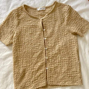 Mango buttoned shirt - Shirt in beige Size M but fits better as S