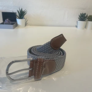 Flätat bälte  - Helt nytt flätat bältet, inga skador hör av er vid frågor.