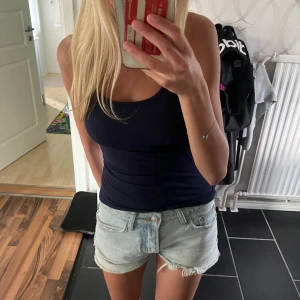 Lågmidjade shorts  - Säljer mina lågmidjade shorts då jag har ett par andra💞 Jättebra skick!