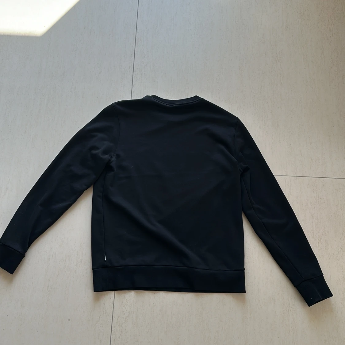 Hugo Boss tröja (originalpris 1200kr) - 90