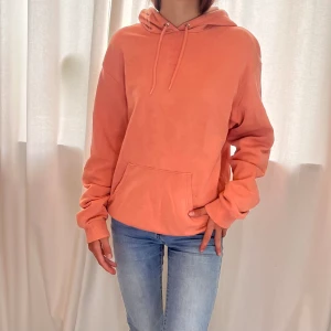 Hoodie persikofärg - Hoodie, inga märken eller hål.