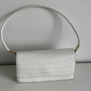 Vit väska - Knappt använd.