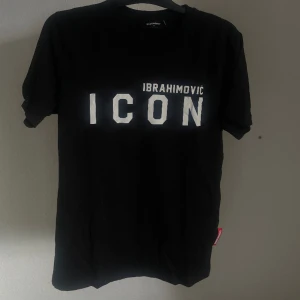 Dsquared2 Ibrahimovic T-shirt - Säljer denna feta tisha i storlek L, passar M också! Nästan oanvänt skick.