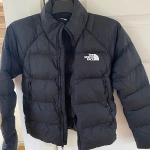 The North Face jacka  - Bra skick, kort modell, storlek: S  