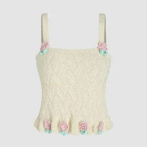 Blommig Pastell Stickad Topp - Såå mysig stickad topp i finaste färgerna, å de gulligaste små virkade rosorna på. Så söt verkligen men var tyvärr fel storlek. Så nyskick! Perfekt nu till våren då den är stickad men väldigt mjukt & lätt material så blir så mysig å comforting men- kolla#