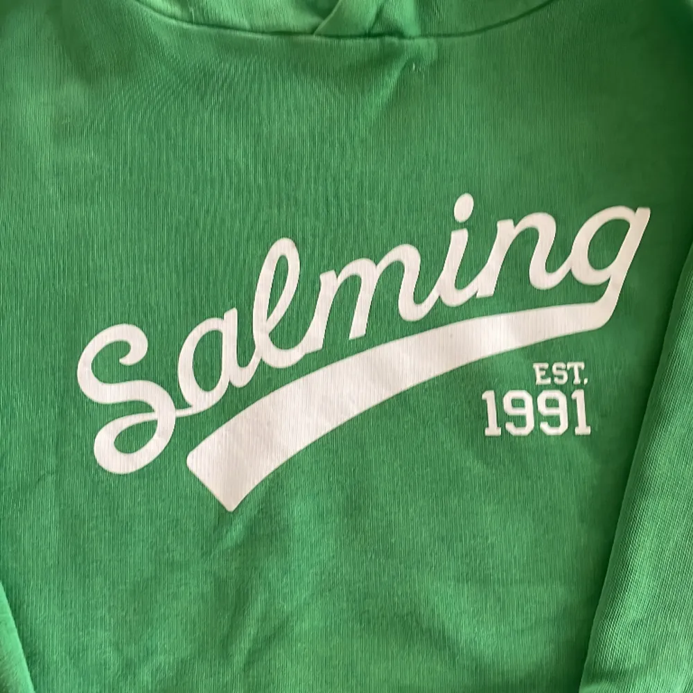 S Hoodie från Salming herr  Köpte på en second hand, jag tror att det är för en barn. . Hoodies.