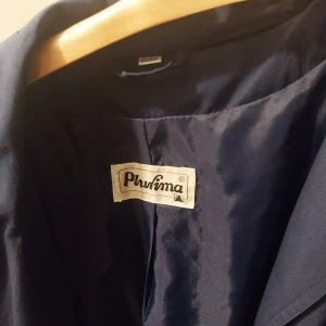 Rock - En lång rock i storlek c36. Inte alls använda pga att den var för lång (jag är 165) märket har gått i konkurs.