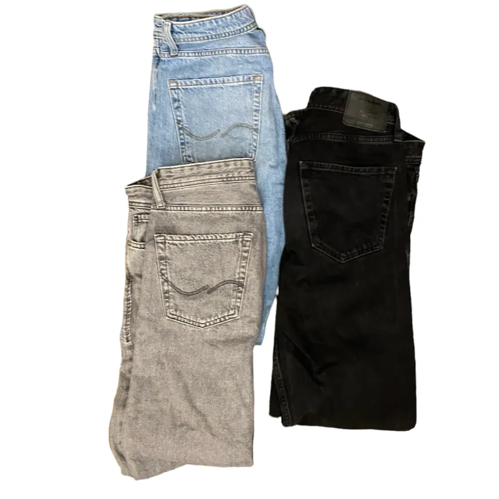 3 par Jack and Jones ”chris/loose” jeans i storlek 29/34 köp 1 par för 249 kr elr alla 3 för 599. Jeans & Byxor.