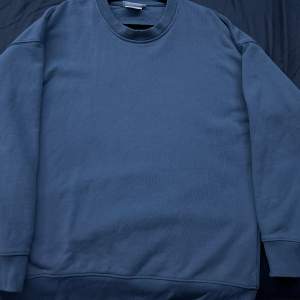 Blå sweatshirt från zalando, vet inte exakt vilket märke, men är super bra skick, pris kan diskuteras🙌💸