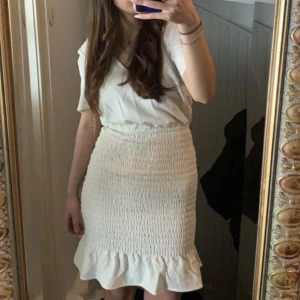 Klänning  - Säljer min 9ans utapring klänning pga använt 1 gång och inte kommit till flera användning. Som ny. 