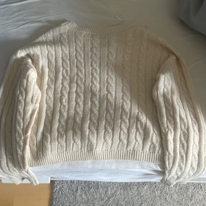 Gullig stickad tröja - Söt stickad tröja från Brave Soul London, säljer då den inte har kommit till användning 💕