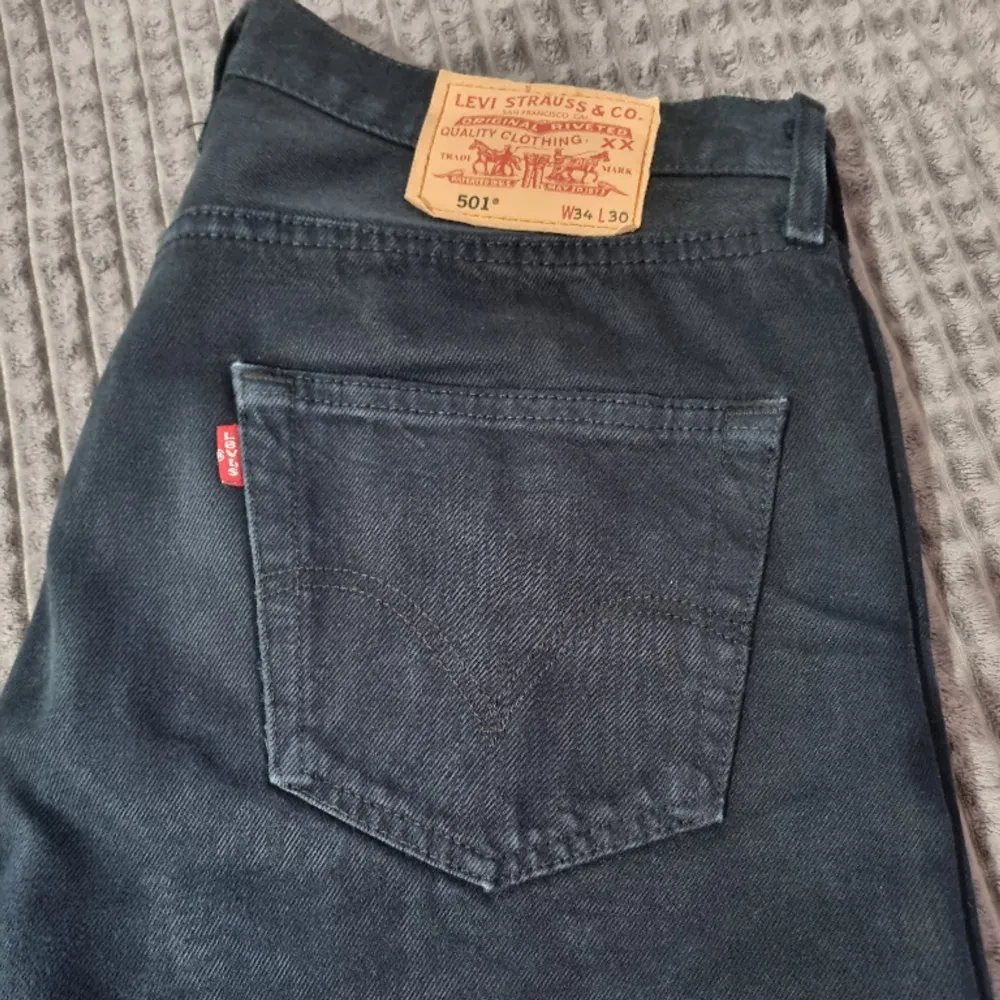 Vintage Levis baggy jeans 501, använde några gånger men inga hål. Helt nya typ . Jeans & Byxor.