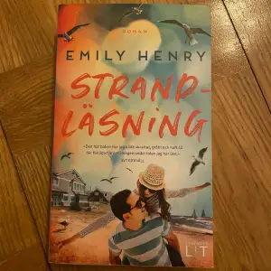 Strandläsning (Beach Read) Emily Henry pocket i nyskick.