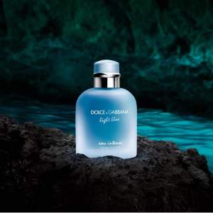 Tja! Dolce Gabbana Light Blue Intense är en riktigt fin sommar parfym som passar utmärkt i varma klimatet. Noterna är citrus och sedan går det ner till amber och lite träighet. 2ml 49kr | 5ml 109kr | 10ml 179kr