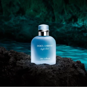 Dolce Gabbana light blue intense - Tja! Dolce Gabbana Light Blue Intense är en riktigt fin sommar parfym som passar utmärkt i varma klimatet. Noterna är citrus och sedan går det ner till amber och lite träighet. 2ml 49kr | 5ml 109kr | 10ml 179kr