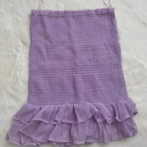Lila kjol från Bikbok i storlek M. Kan passa som S men lite stor i midjan. Oanvänd pga för stor för mig. 