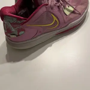 Nike basket skor, använd 4 mån  Storlek 44