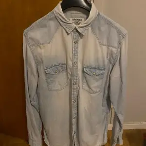 Tjena! Jag säljer en Jack & Jones jeans skjorta för 500 kr | skick 10/10 | strl 176 cm