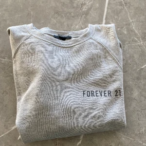 Tröja  - Storlek S från Forever 21