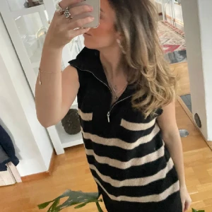 Supersnygg väst❣️ - Kommer ej till användning❣️storlek:m men passar mig som har xs-s💓