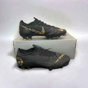 Nike Mercurial Vapor 12 Elite FG - Nike Mercurial Vapor 12 Elite FG “Black Lux” 🎩, skick- 9/10, väskan finns med