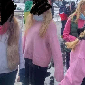 Rosa stickad tröja - Så fin rosa stickad tröja från Gina i strl M. 