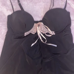 Unik sleep dress - Unik vintage sleep dress🖤 Använt en gång och inga defekter Använd gärna köp nu🖤 Ge gärna prisförslag! 