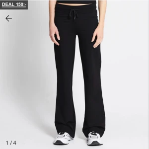 Lager 157 ”Ebba Fitted Low Waist” - jättesköna yogabyxor i träningsmaterial, passar att ha hemma till vardags samt träning. sitter perfekt som storlek xxs men bär vanligtvis xs💗🫶