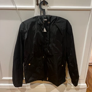 Moncler windbreaker  - Helt ny, jätte bra skick