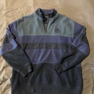 Half zip - Perfekt half zip för o ha en skjorta under! Tveka inte på o höra av dig vid eventuella frågor osv! 