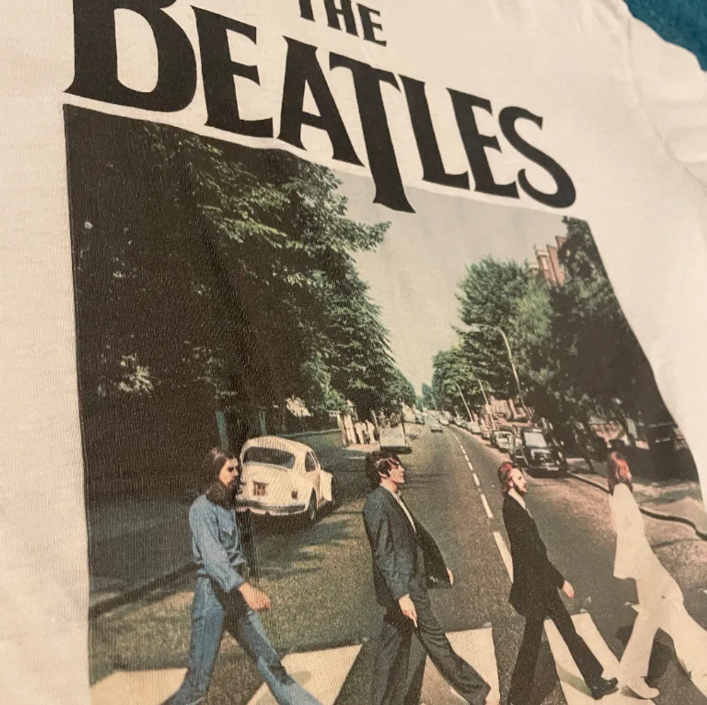 The Beatles tröja från HM, storlek XS.  Har haft ganska länge men det märks absolut inte! Trycket har hållt jättebra. Skriv jättegärna om ni har funderingar! <3. T-shirts.