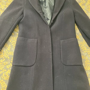 Isolna Sartini ull rock - Isolna Sartini rock av ull. Använt ett fåtal gånger. Skick 10/10