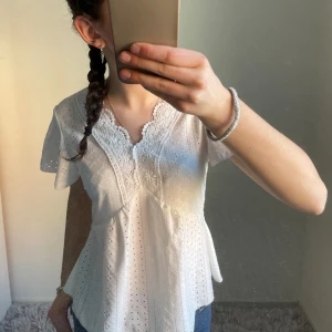 volang blus  - volang blus från shein. aldrig andvänd. meddela mig om du är intresserad. +frakt 