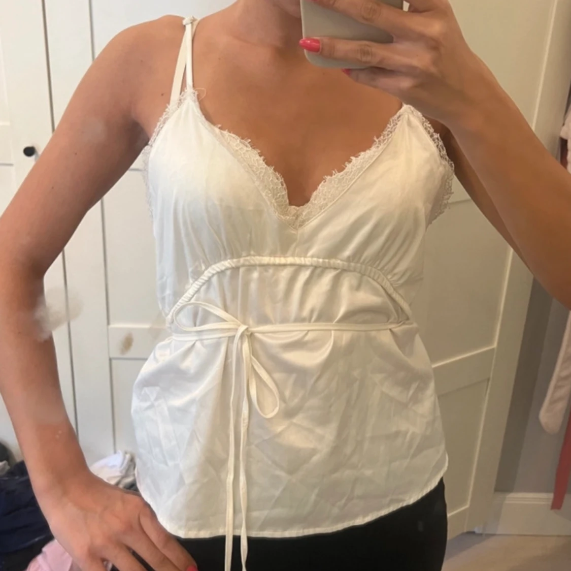 Satin linne med spets 