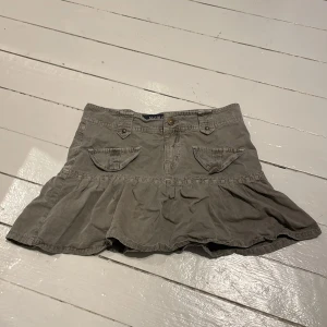 minikjol  - köpt i spanien men för liten för mig. midjemått: 35cm tvärsöver 