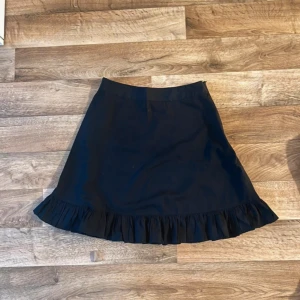 Volangkjol - Fin volangkjol i mycket bra skick 💘