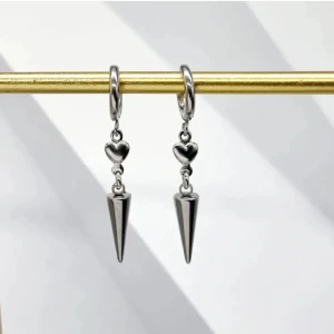 Handgjorda örhängen  - Handgjorda örhängen ● Material- 100% rostfritt stål  ●Örhängeskrokar - diameter-12mm!! rostfritt stål●Längd -4cm Vattentåliga, ändrar inte färgen! Köp för 60kr/st eller 90kr/paret. Följ :@ekjewelryofficial🤲   