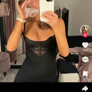 Nattlinne Victoria secret - Säljer dethär superfina nattlinnet ifrån Victoria secret i storlek XS !☺️ lånad första bild två andra bilderna är ifrån Victoria secrets hemsida! 