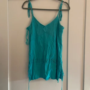 Linne i turkos blå  - Otroligt fint somrigt linne! Väldigt bra skick! Från GAP i storlek M 😊