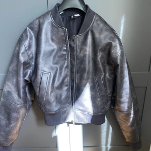 Skinnjacka - Hm - Jättefin skinnjacka från hm🩷Inga defekter🫶🏻Nypris 500🥰Skriv för fler frågor eller bilder