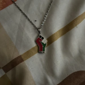 Palestine necklace - Show people that u support palestine and encourage people to support palestine