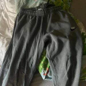 Nike sweatpants herr  - Nike sweatpants herr, använd fåtal gånger. I bra skick. 