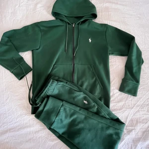 Ralph lauren dress  - Säljer denna riktigt feta Raphe dressen, svår o få tag i skick 9/10 