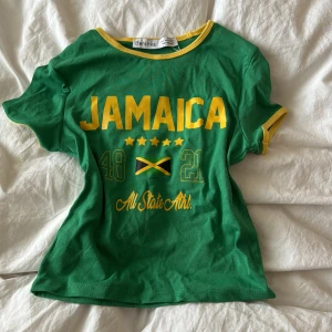 Bershka tröja - Säljer denna jättesöta toppen jag köpte från nederländerna🩷aldrig andvänd! Storlek M fast passar Xs-S