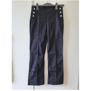 Ny jeans från Calzedonia  - Ny jeans med prislapp från Calzedonia. Storlek: L 